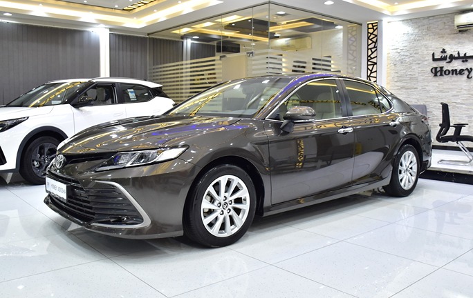 Toyota Camry SE ( 2023 Model ) in Brown Color GCC Specs