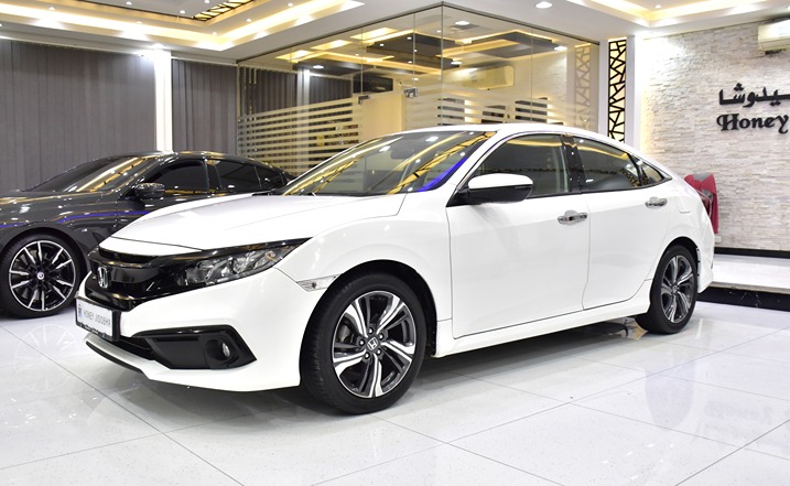 Honda Civic ( 2021 Model ) in White Color GCC Specs