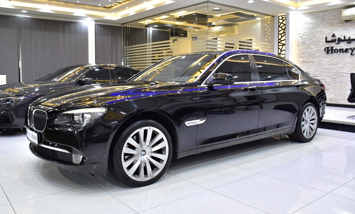 BMW 730Li ( 2012 Model ) in Black Color GCC Specs