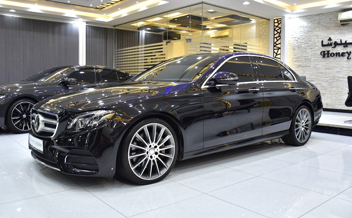 Mercedes Benz E400 4Matic ( 2017 Model ) in Black Color GCC Specs