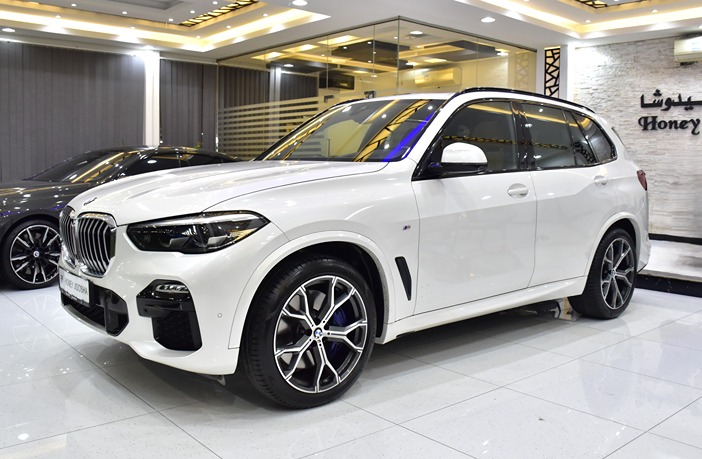 BMW X5 xDrive40i M-Kit ( 2019 Model ) in White Color GCC Specs