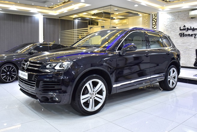 Volkswagen Touareg ( 2015 Model ) in Black Color GCC Specs