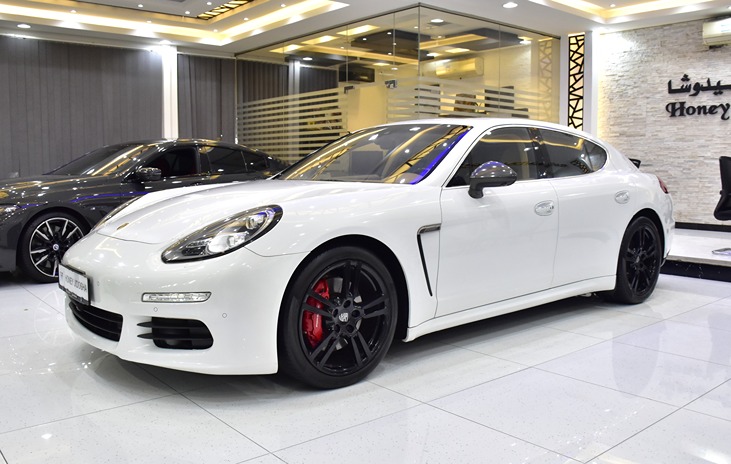 Porsche Panamera S ( 2014 Model ) in White Color GCC Specs