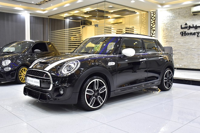 Mini Cooper S ( 2021 Model ) in Black Color GCC Specs