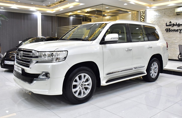 Toyota Land Cruiser GXR ( 2018 Model ) in White Color GCC Specs